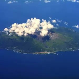活火山のある三宅島のダイビングの見どころは？おすすめのスポットやドルフィンスイムもご紹介のサムネイル